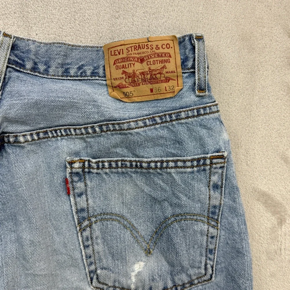 VTG Levi's 505 Regular Fit Jeans Mens 36x32 Light Blue Denim Straight Leg Y2K